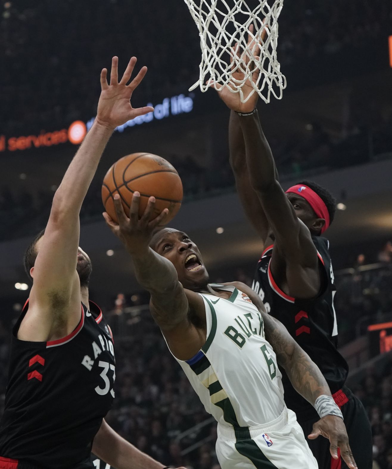 Bucks 125, Raptors 103
